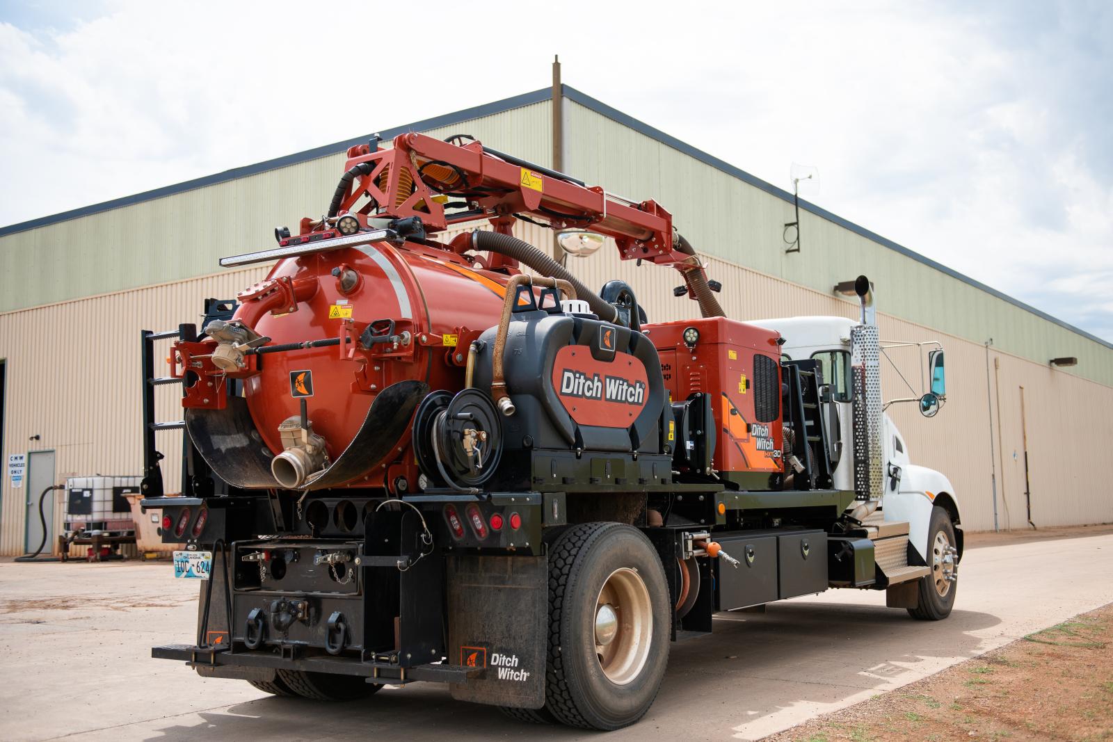 New Ditch Witch HXT75 at Papé DitchWitch West